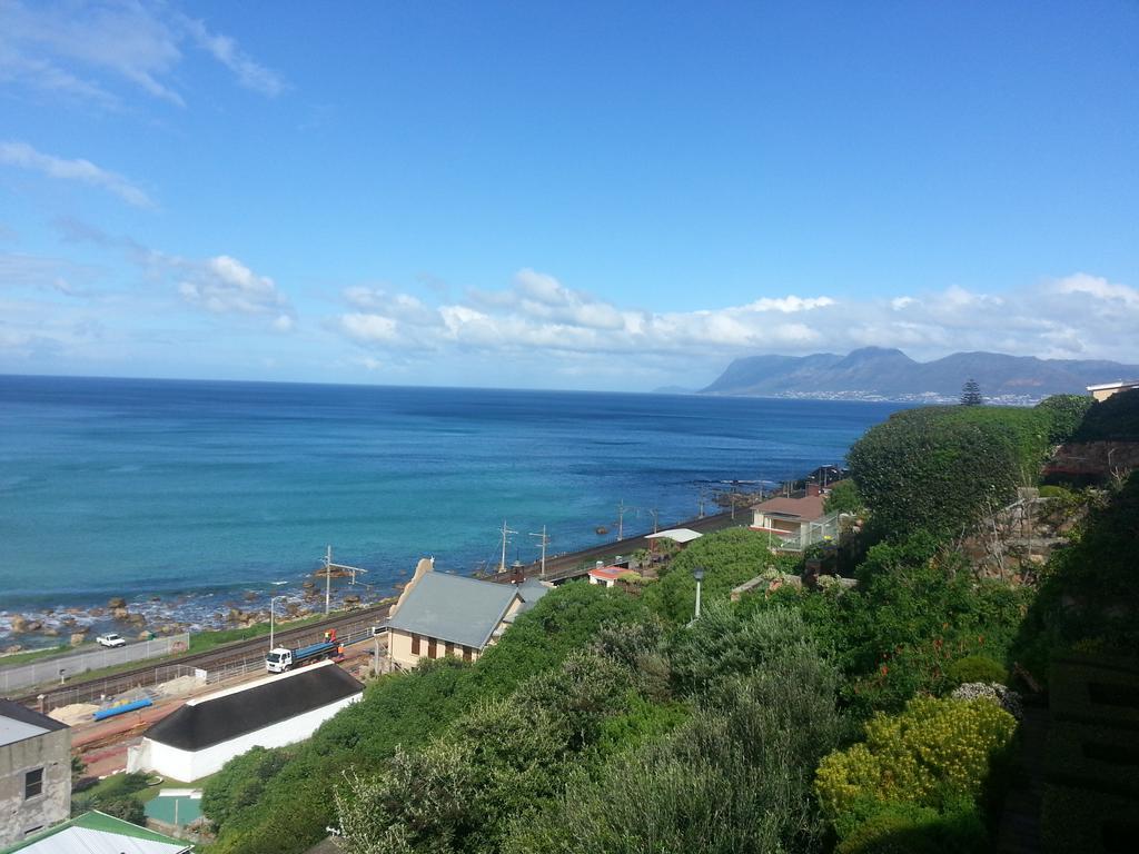 Seaview Apartment In Muizenberg Exterior foto